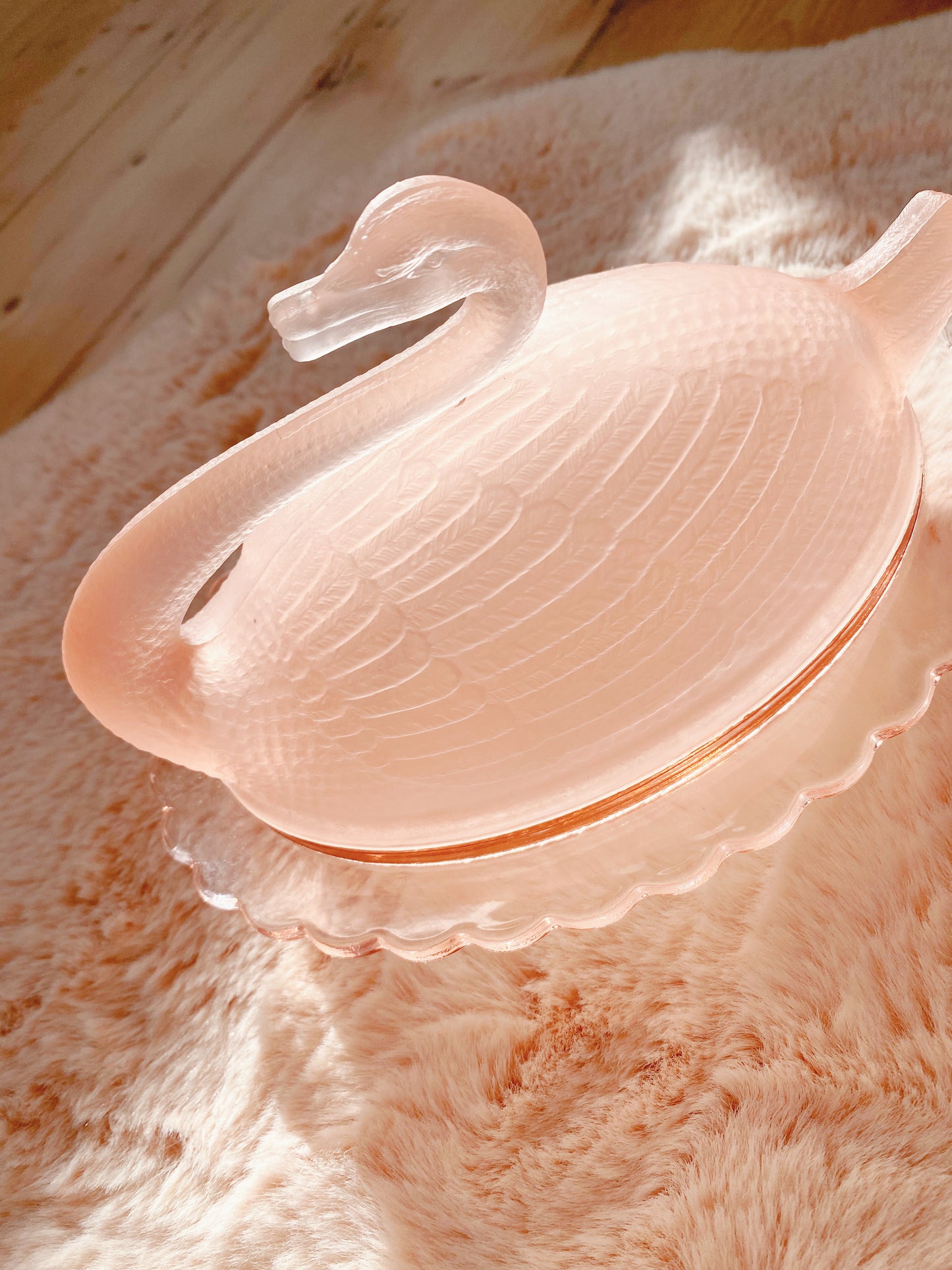 Sowerby Art Deco | Pink Glass Swan